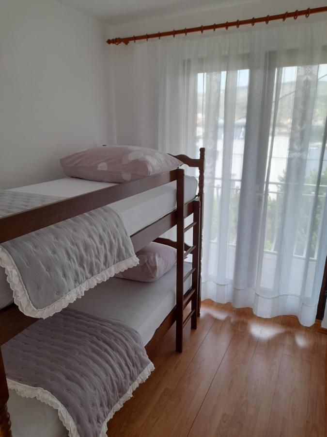 Apartmani I & J Seric Seget Vranjica Bagian luar foto