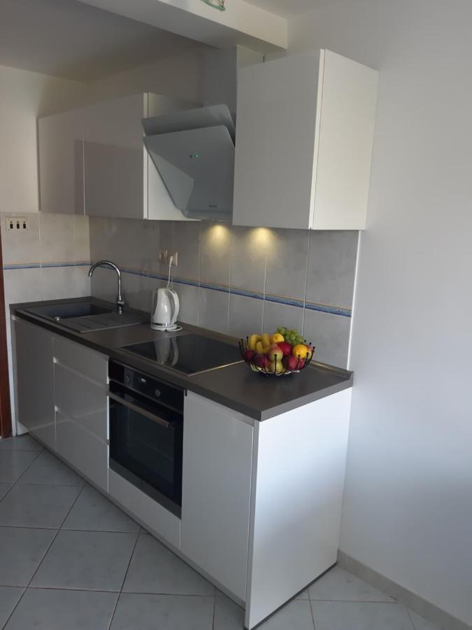 Apartmani I & J Seric Seget Vranjica Bagian luar foto