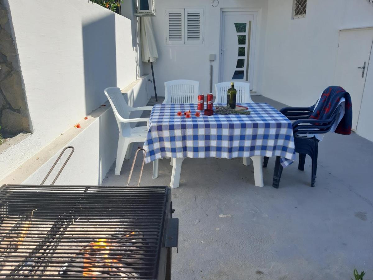 Apartmani I & J Seric Seget Vranjica Bagian luar foto