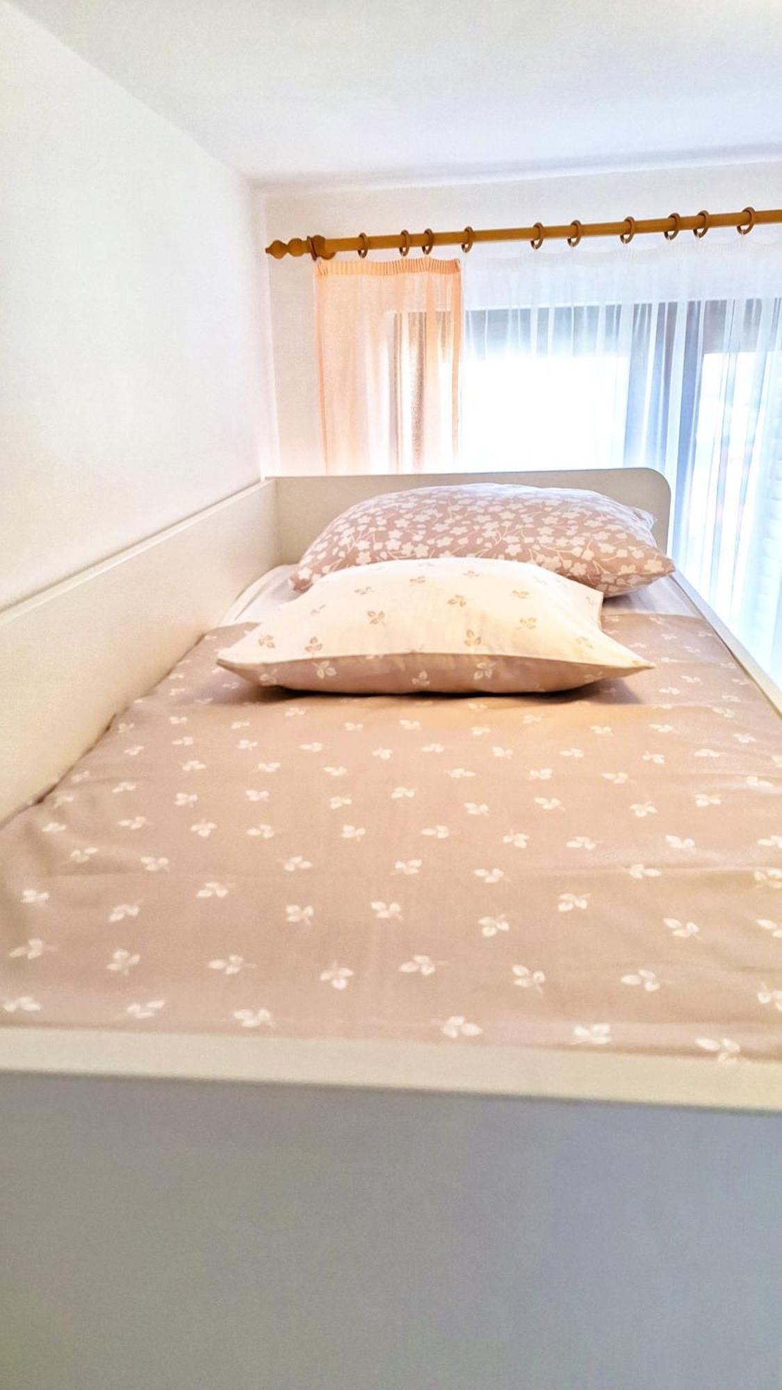 Apartmani I & J Seric Seget Vranjica Bagian luar foto