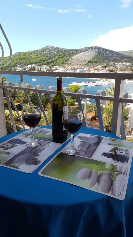 Apartmani I & J Seric Seget Vranjica Bagian luar foto