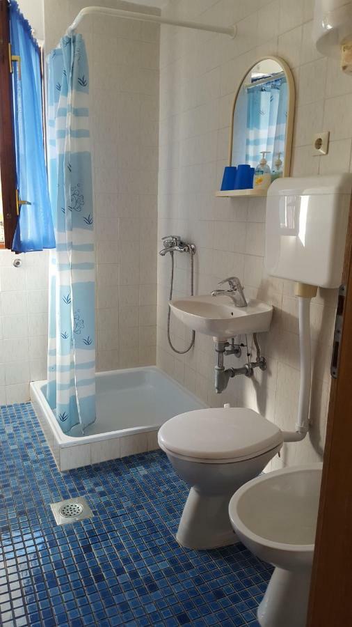 Apartmani I & J Seric Seget Vranjica Bagian luar foto