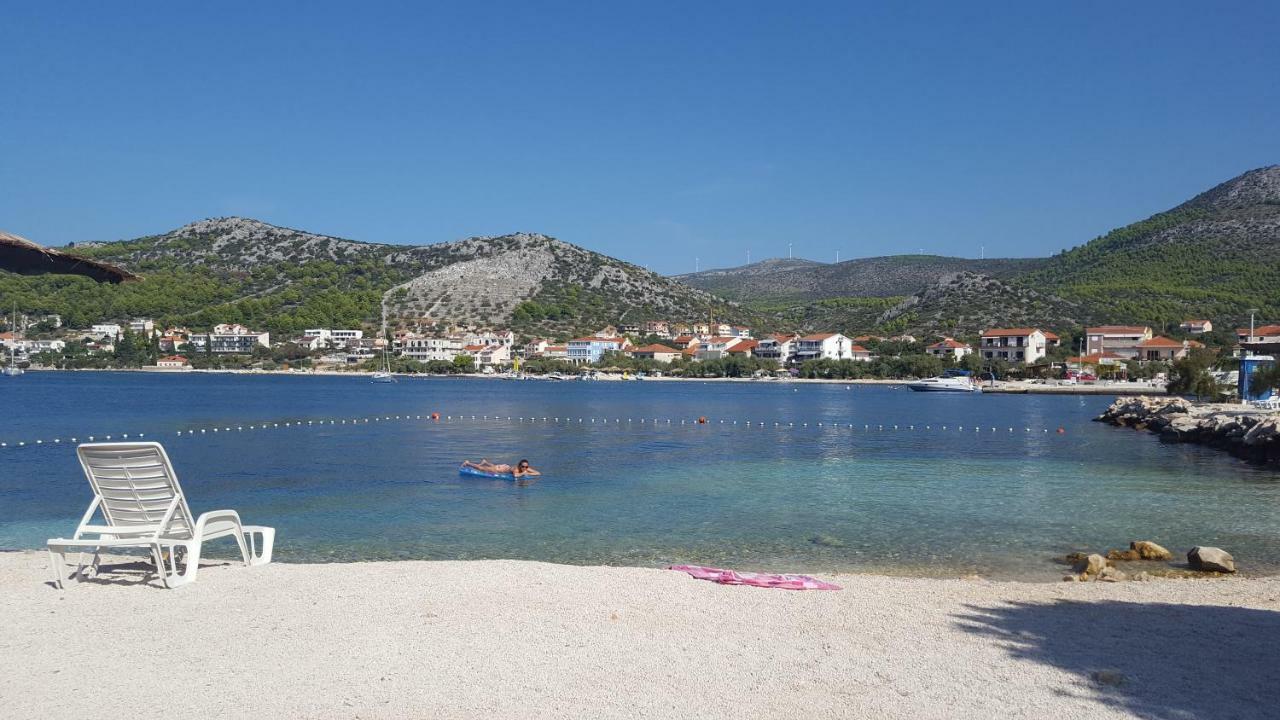 Apartmani I & J Seric Seget Vranjica Bagian luar foto